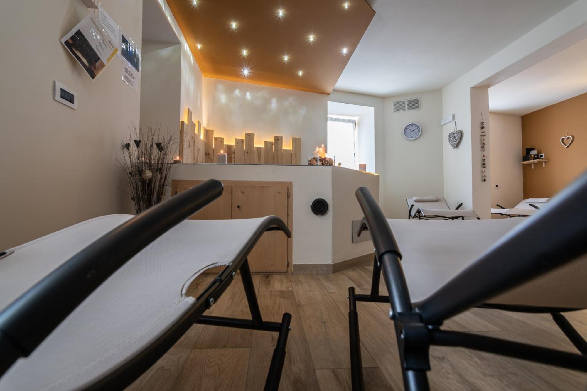 Aparthotel Dolomites Living&Relax คอมเมซซาดูรา ภายนอก รูปภาพ