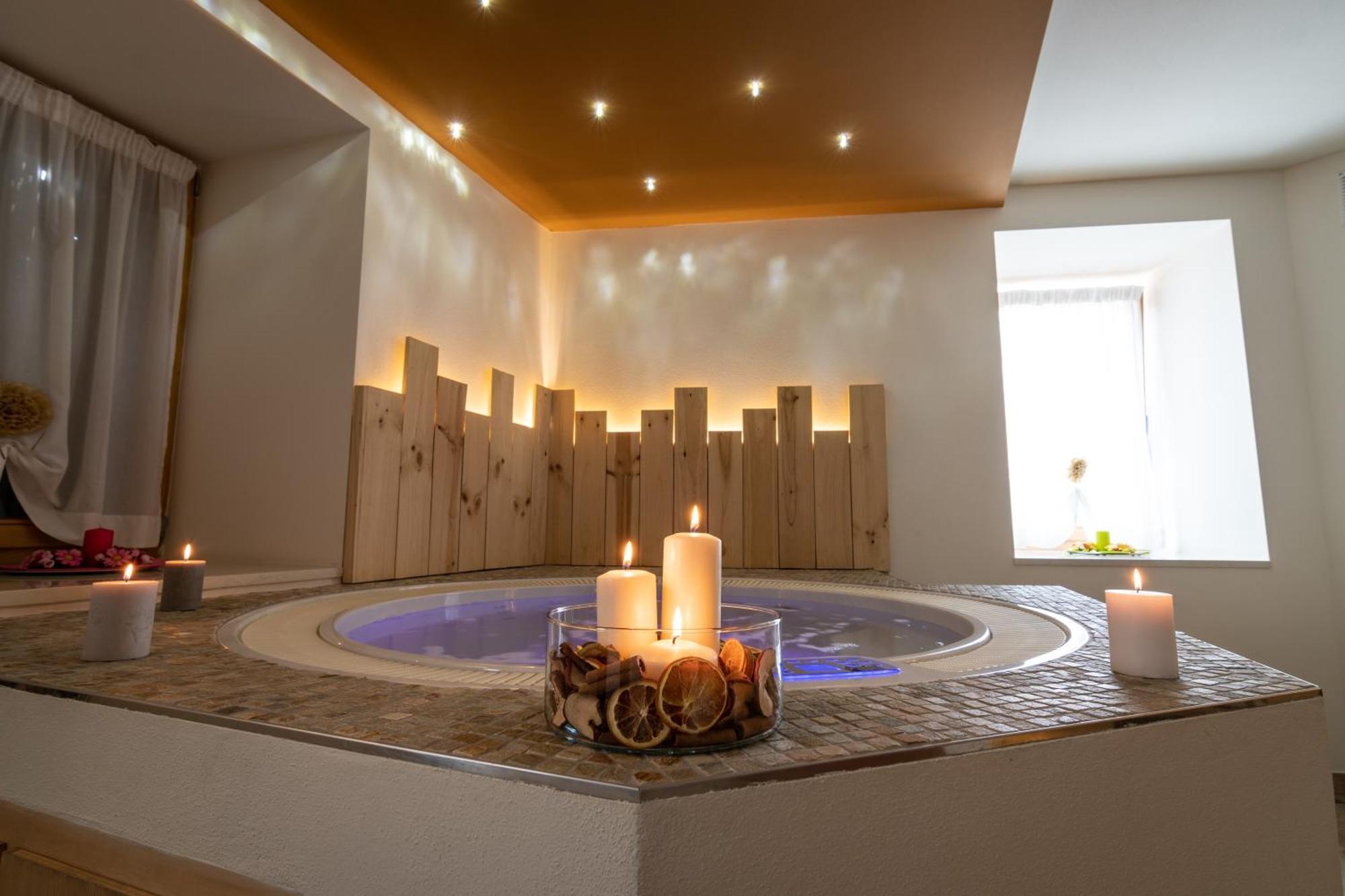 Aparthotel Dolomites Living&Relax คอมเมซซาดูรา ภายนอก รูปภาพ