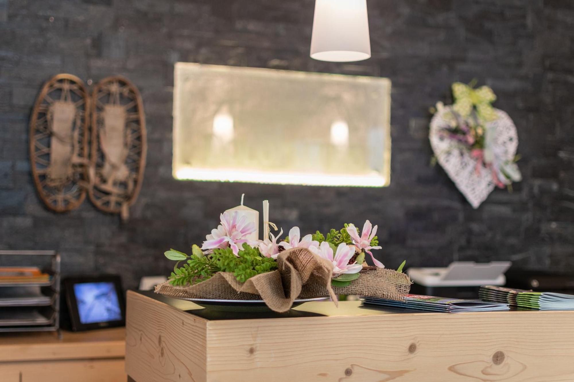 Aparthotel Dolomites Living&Relax คอมเมซซาดูรา ภายนอก รูปภาพ