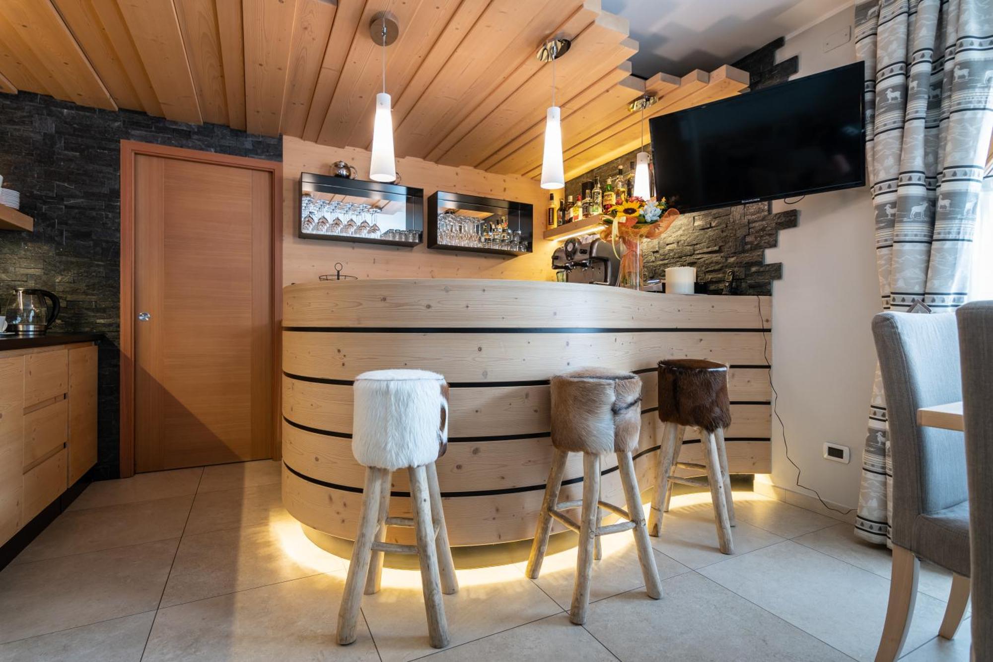 Aparthotel Dolomites Living&Relax คอมเมซซาดูรา ภายนอก รูปภาพ