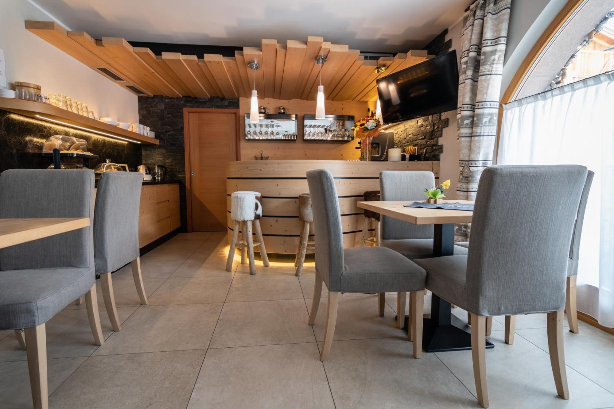 Aparthotel Dolomites Living&Relax คอมเมซซาดูรา ภายนอก รูปภาพ