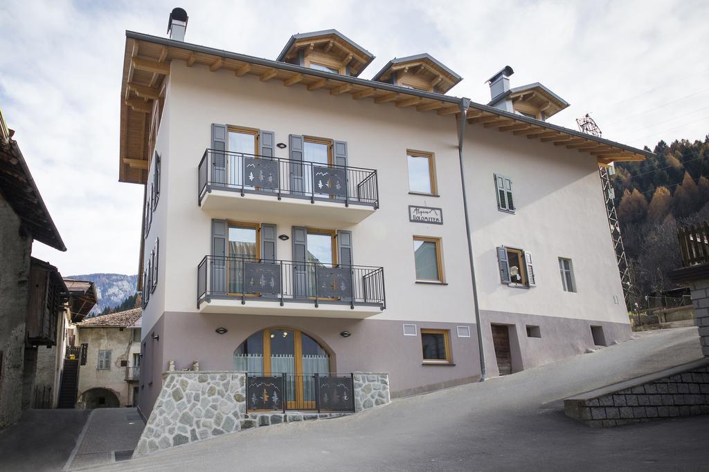 Aparthotel Dolomites Living&Relax คอมเมซซาดูรา ภายนอก รูปภาพ