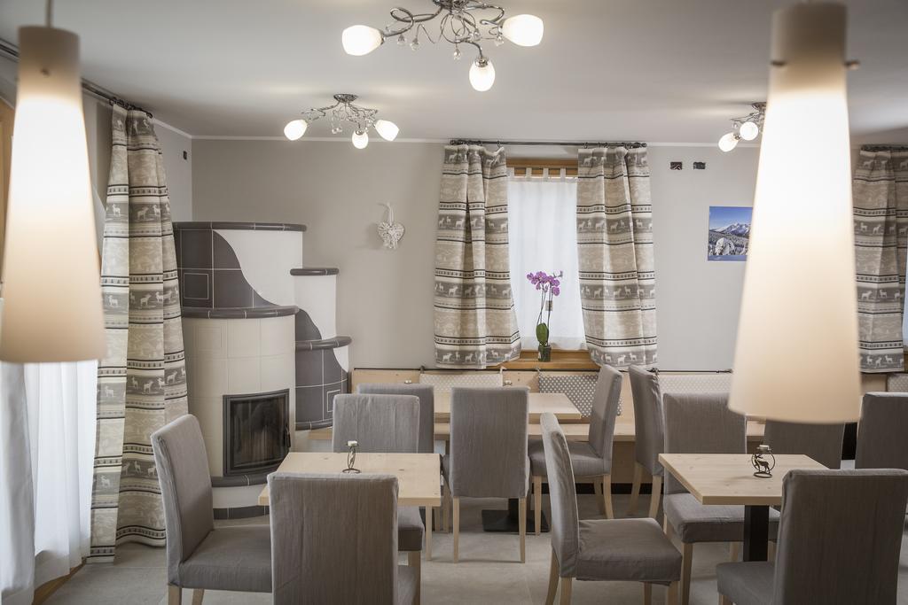 Aparthotel Dolomites Living&Relax คอมเมซซาดูรา ภายนอก รูปภาพ
