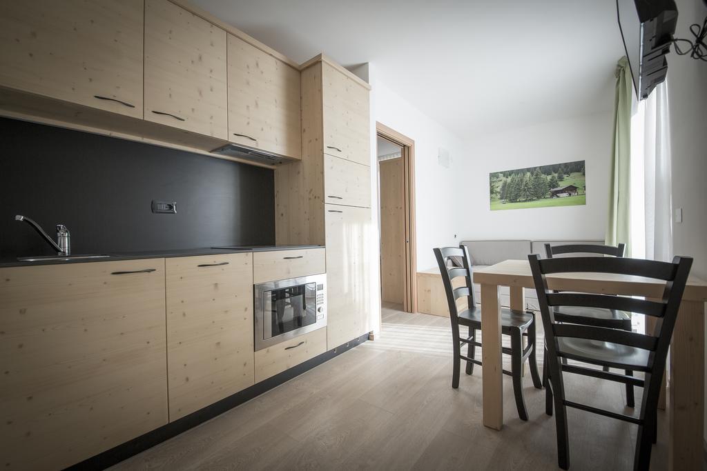 Aparthotel Dolomites Living&Relax คอมเมซซาดูรา ห้อง รูปภาพ