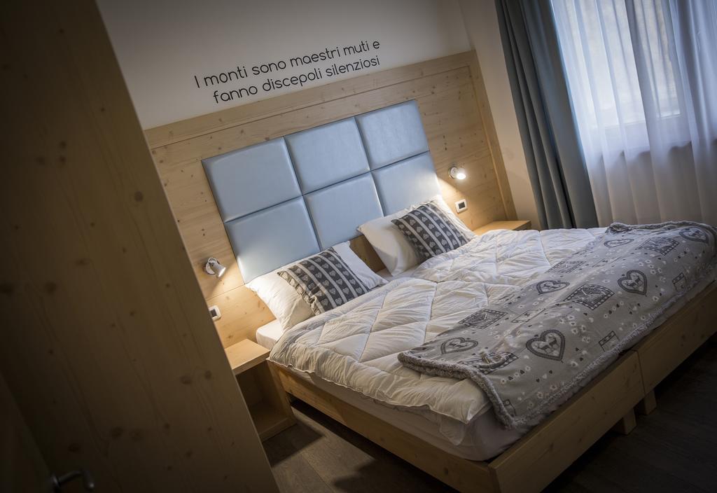 Aparthotel Dolomites Living&Relax คอมเมซซาดูรา ภายนอก รูปภาพ