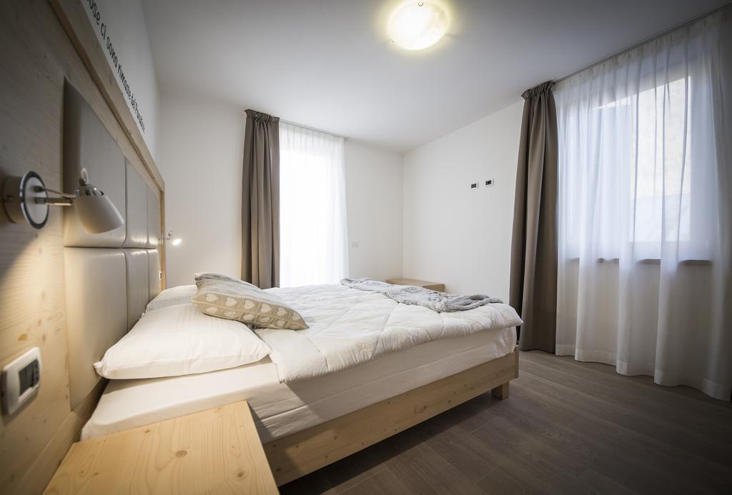 Aparthotel Dolomites Living&Relax คอมเมซซาดูรา ภายนอก รูปภาพ