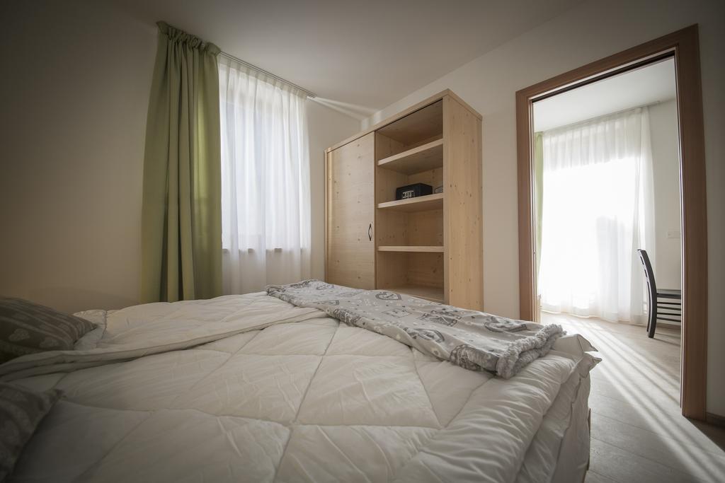 Aparthotel Dolomites Living&Relax คอมเมซซาดูรา ภายนอก รูปภาพ