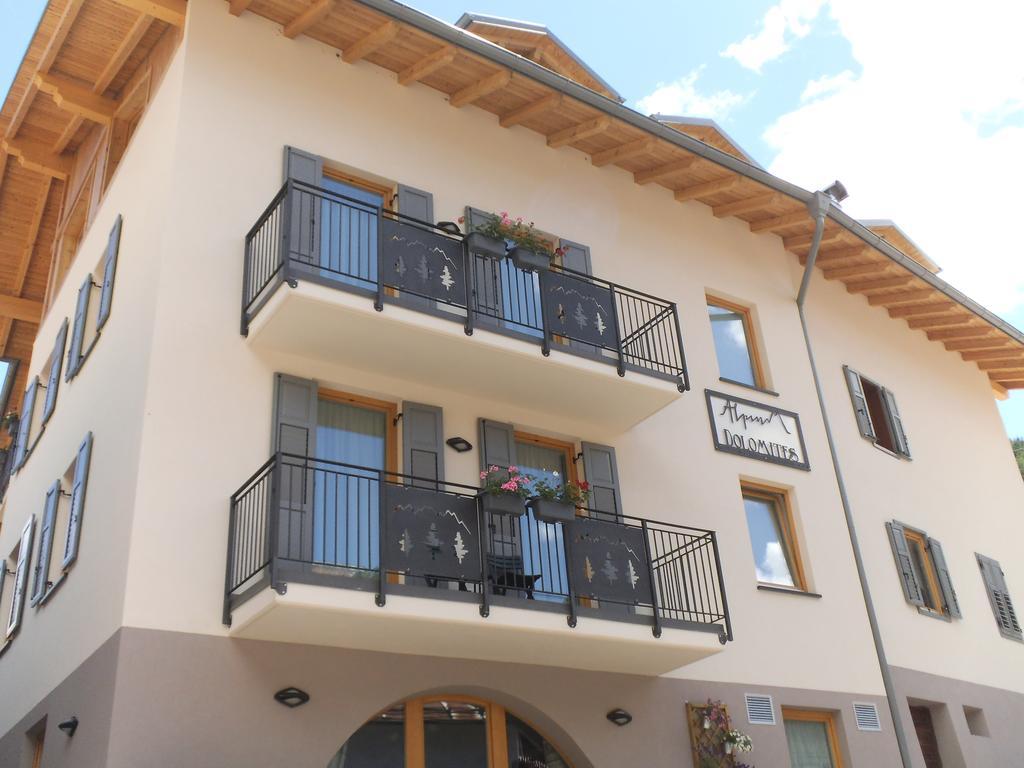 Aparthotel Dolomites Living&Relax คอมเมซซาดูรา ภายนอก รูปภาพ