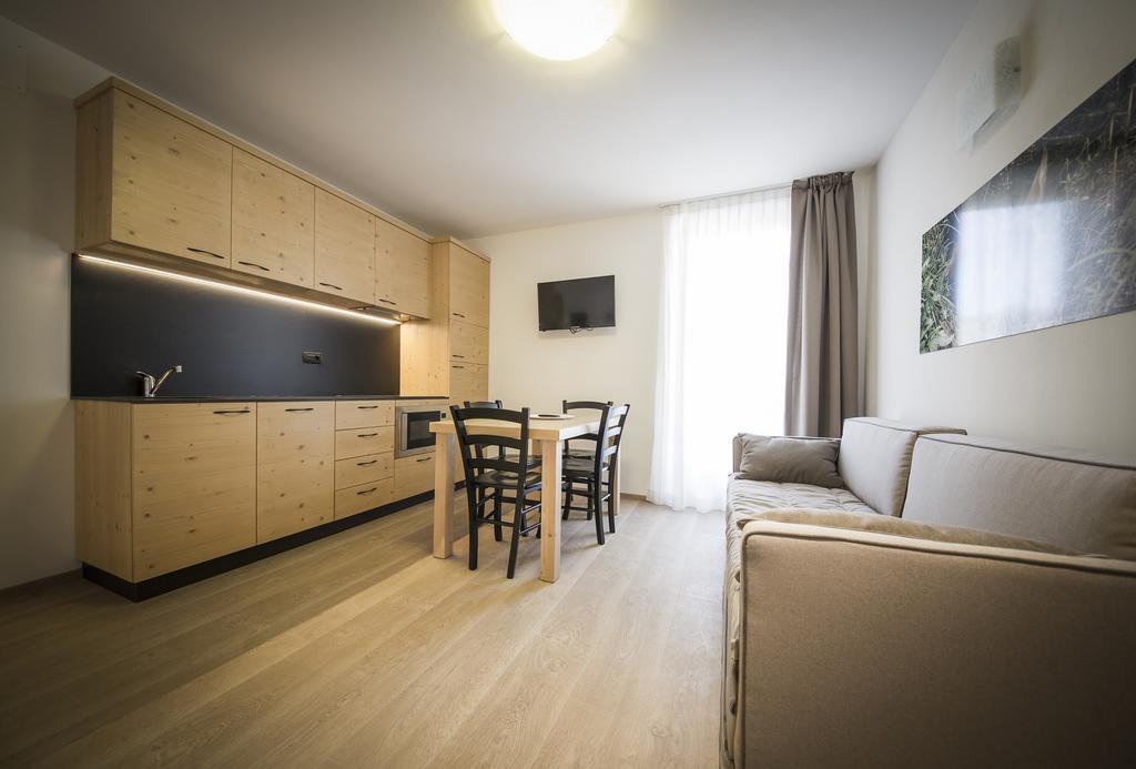 Aparthotel Dolomites Living&Relax คอมเมซซาดูรา ห้อง รูปภาพ