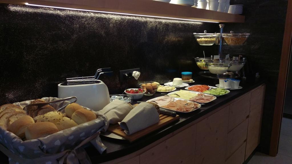 Aparthotel Dolomites Living&Relax คอมเมซซาดูรา ภายนอก รูปภาพ