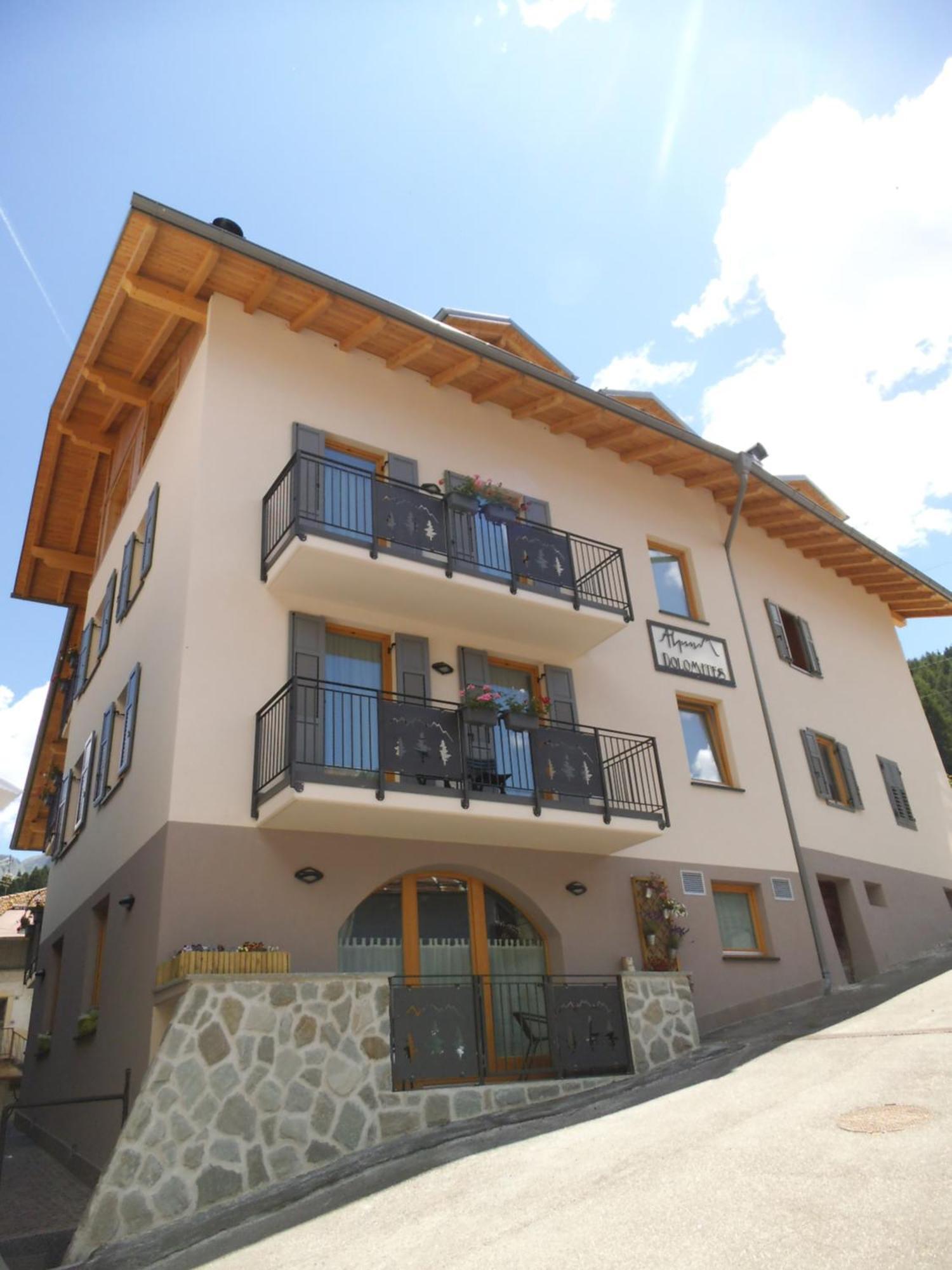 Aparthotel Dolomites Living&Relax คอมเมซซาดูรา ภายนอก รูปภาพ
