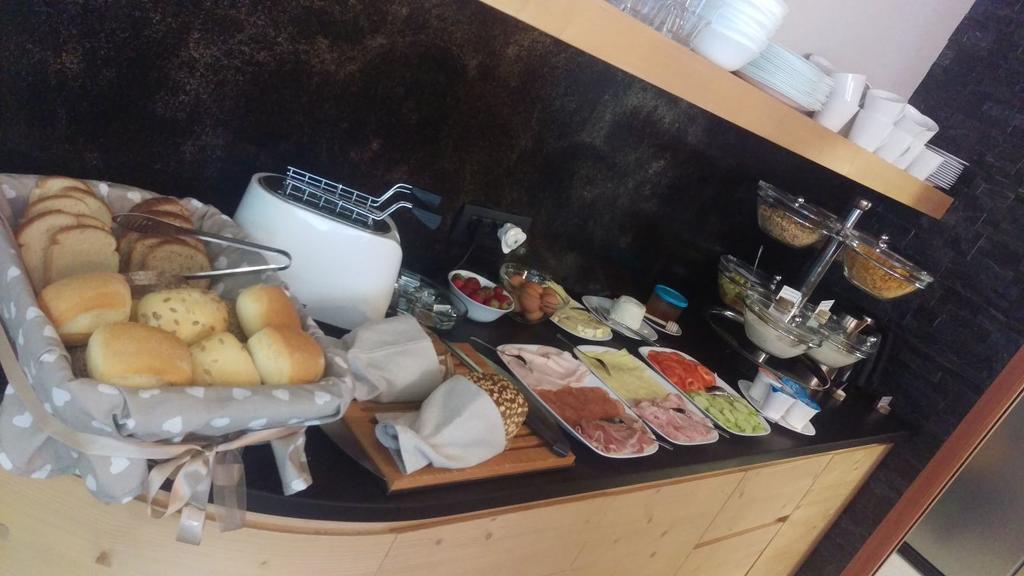 Aparthotel Dolomites Living&Relax คอมเมซซาดูรา ภายนอก รูปภาพ