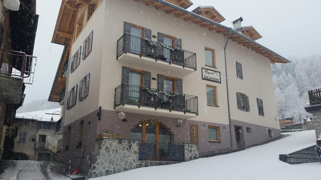 Aparthotel Dolomites Living&Relax คอมเมซซาดูรา ภายนอก รูปภาพ