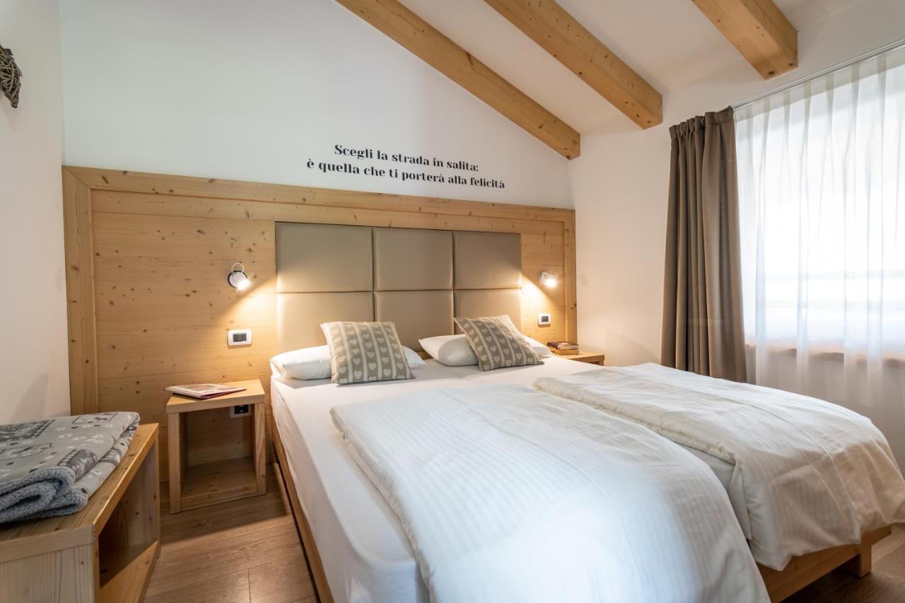 Aparthotel Dolomites Living&Relax คอมเมซซาดูรา ภายนอก รูปภาพ