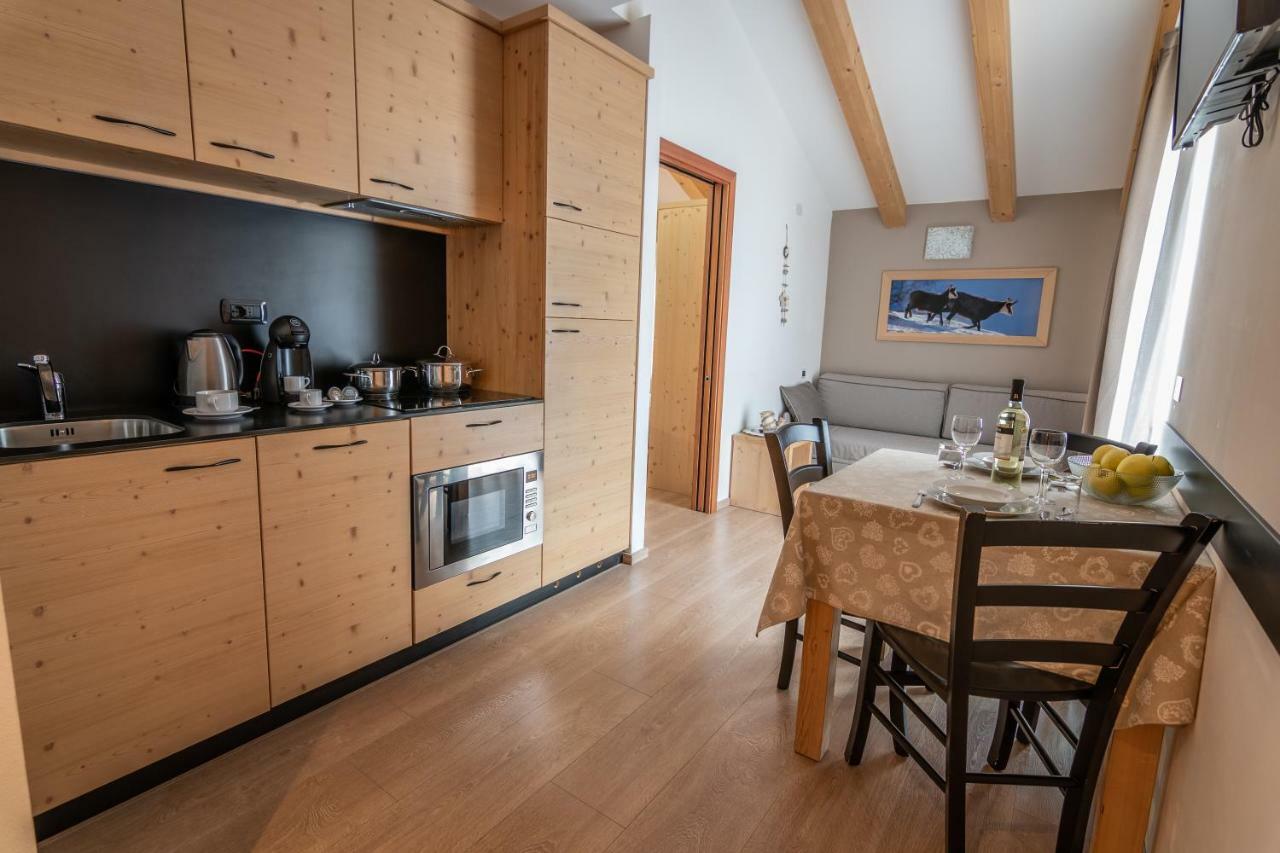 Aparthotel Dolomites Living&Relax คอมเมซซาดูรา ภายนอก รูปภาพ